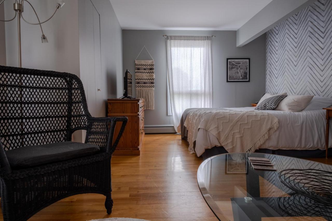 Au Coq Du Bonheur Bed & Breakfast Magog Exterior photo