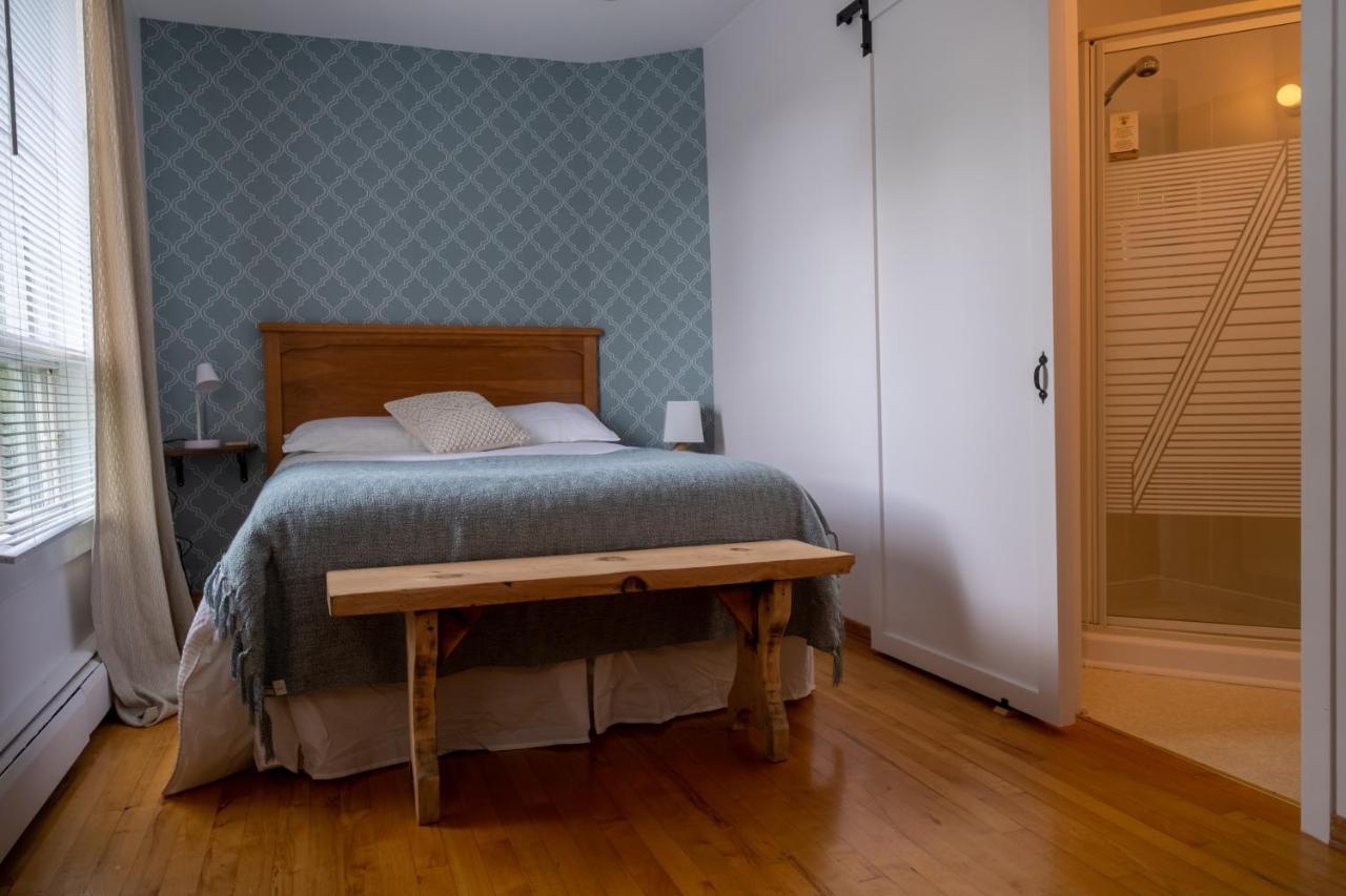 Au Coq Du Bonheur Bed & Breakfast Magog Exterior photo
