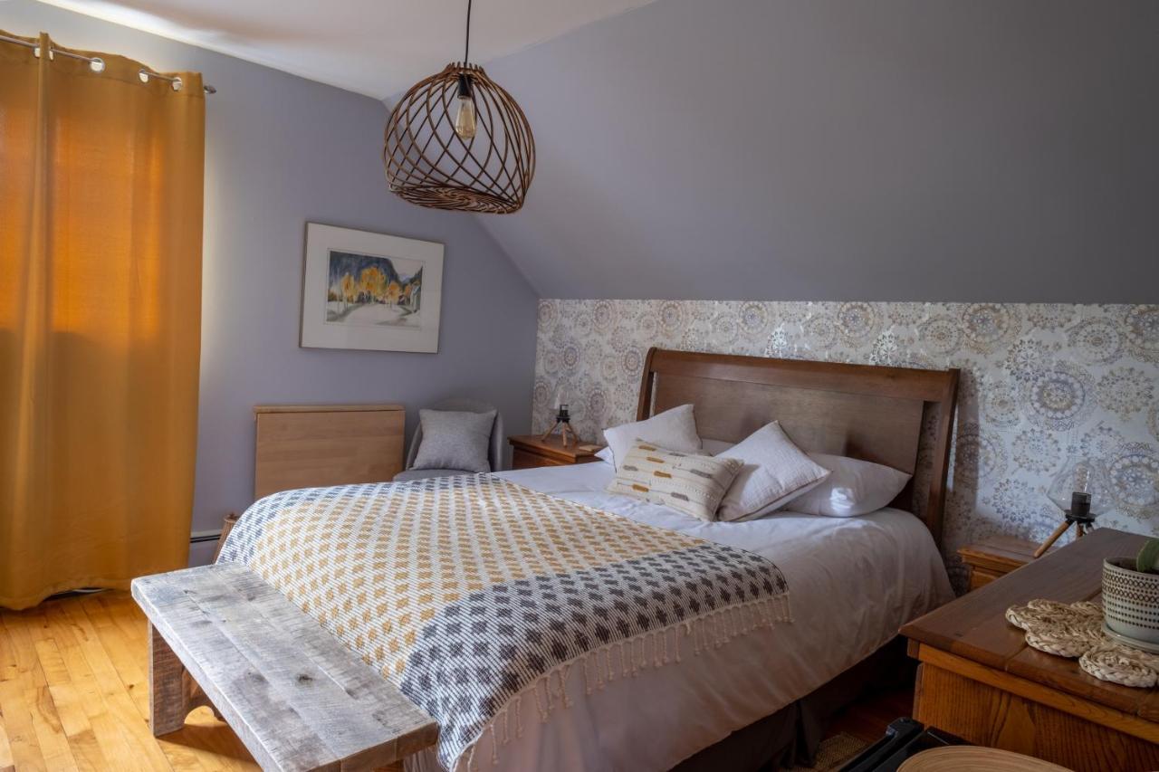 Au Coq Du Bonheur Bed & Breakfast Magog Exterior photo